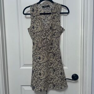 misguided 0 xs S feminine Beige mini dress with black flowers